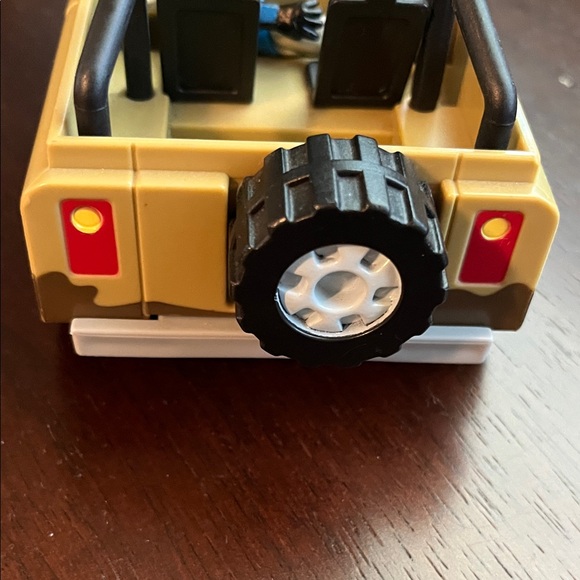 Wild Kratts Jeep with Martin figure - Picture 4 of 4